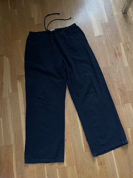 Gina Tricot mustat pellavahousut L
