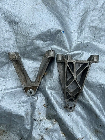 Mustang 4.0 V6 -05 moottorin kiinnikkeet