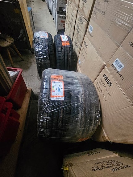 Rengas sarja kesärenkaat 225/55 R18, uudet