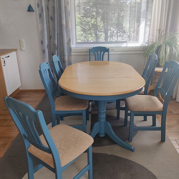Jatkettava keittiön pöytä +6 tuolia