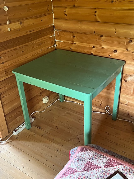 Tukeva turkoosi pöytä