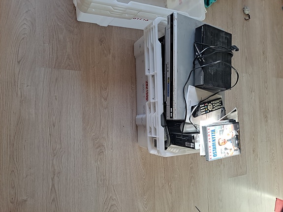 Tallentavia digiboxeja ja dvd-soitin