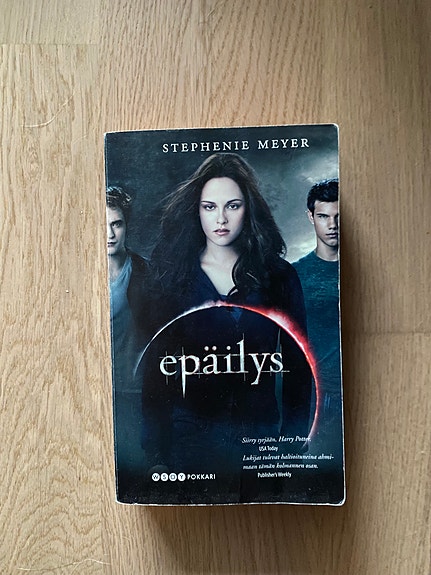 Epäilys - Stephenie Meyer