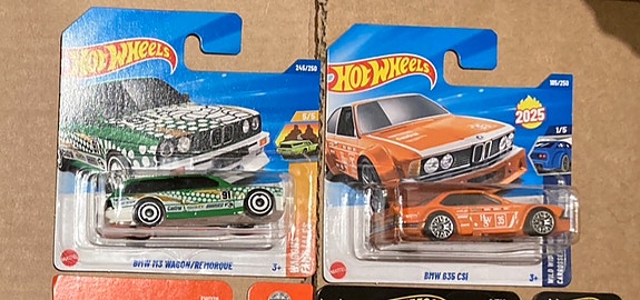 HotWheels BMW 635 CSi ja M3 wagon/remorque