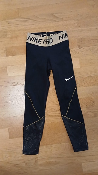 Nike Pro treenitrikoot