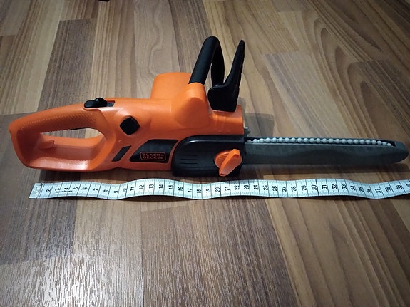 Moottorisaha lelu Black and Decker