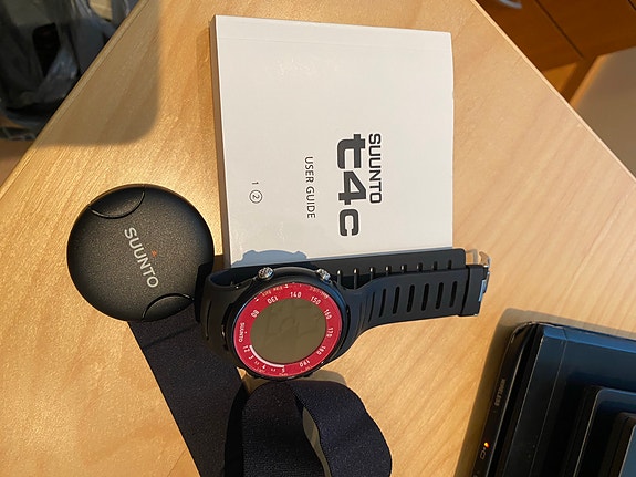 Käyttämätön Suunto t4c sykemittari musta/punainen