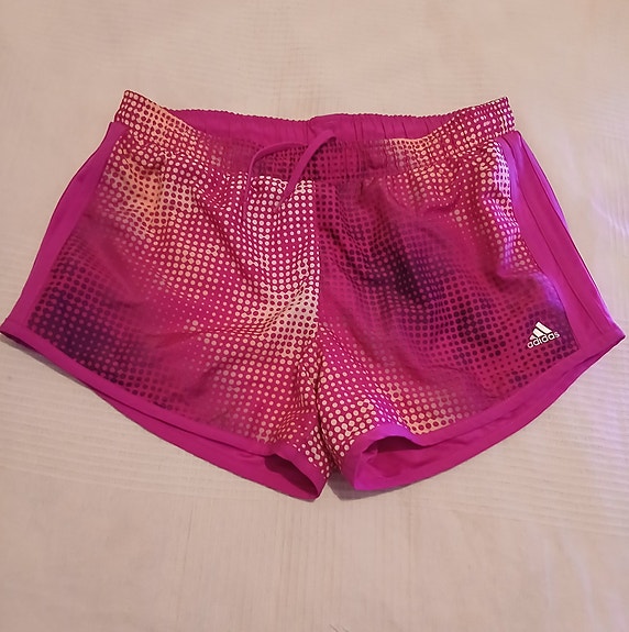Adidas shortsit