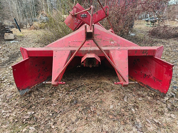 Massey Ferguson 165 traktori ja lumilnko