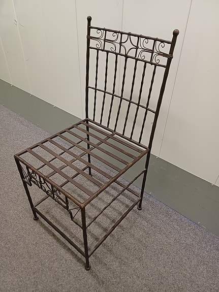 Metallinen tuoli