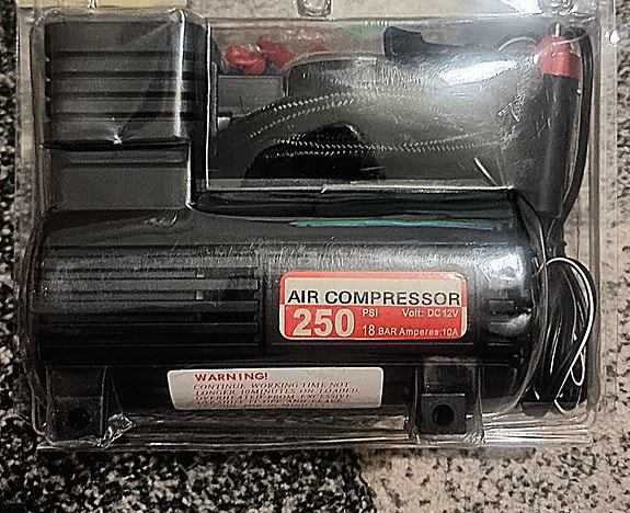 Käyttämätön minikompressori 12V (250 PSI) – Autoon, pallolle, Sub -laudalle.
