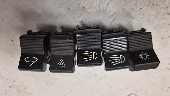 Fiat 127 kojelaudan kytkimet / valokatkaisijat