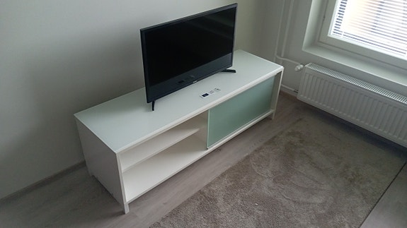 uusi samsungin 32 tuuman tv käytetty kuukausi maksoin300€ verkkoksuppacomissa