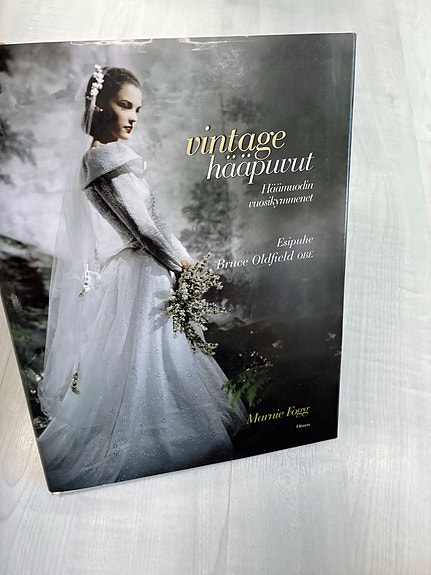 Vintage hääpuvut -kirja