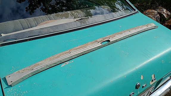 Volvo 142, 144 takaluukun alumiinilista.