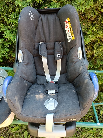Maxi-cosi turvakaukalo isofix-telakalla