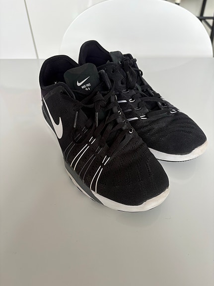 Nike Free TR 6 tennarit