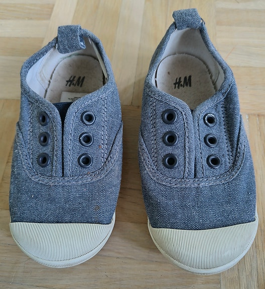 H&M kangaskengät koko 25