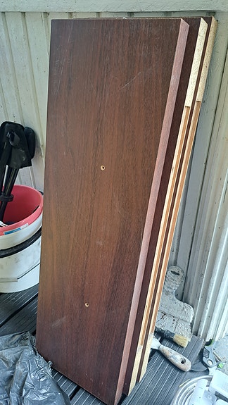 Seinä hyllyt 3kplta, tumman ruskea. Ehjät. Nouto tai postiikulut päälle.