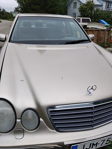 Mercedes-Benz sedan