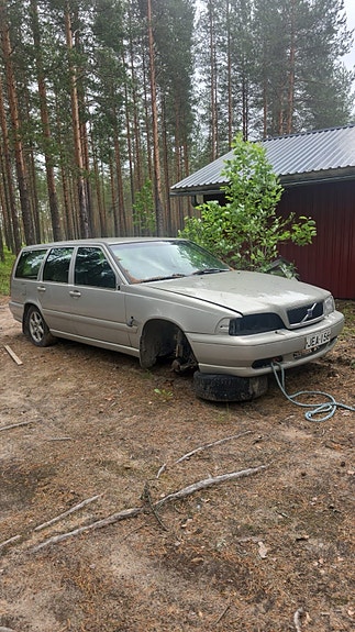 V70 volovo varaosiksi