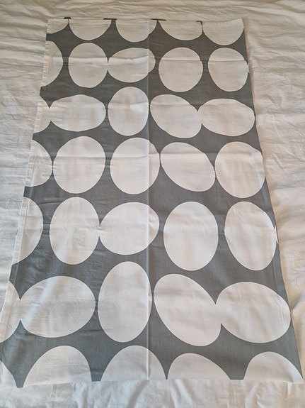 Pöytäliina koko 142 x 230
