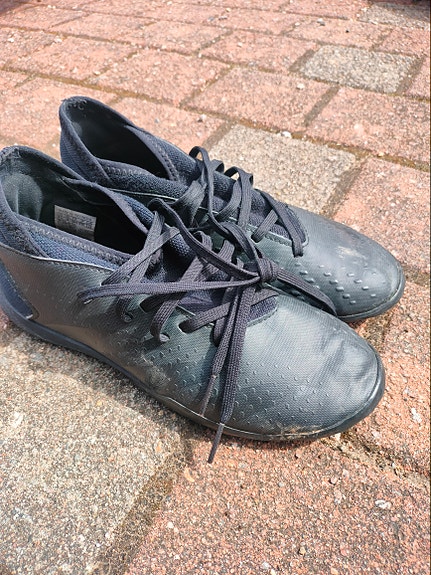Adidas turf-kengät