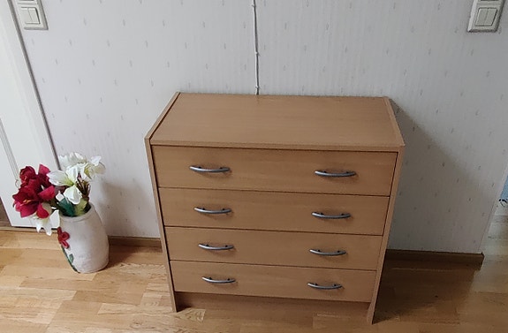 4 laatikon lipasto