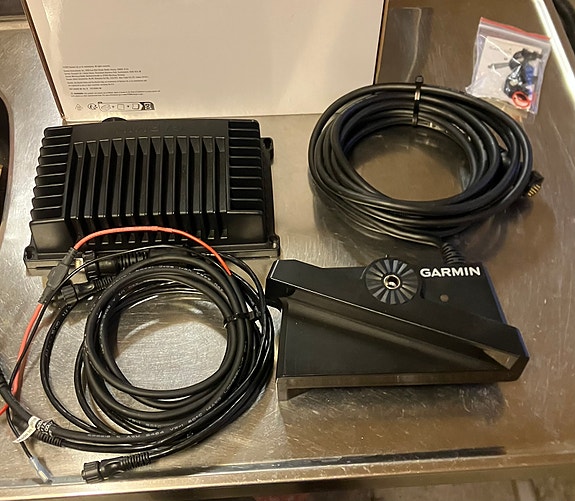 Garmin Livescope XR System LVS62 + GLS 10 box