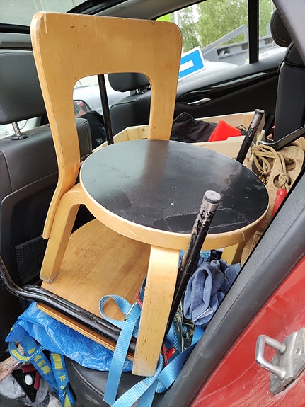 Artek pieni jakkara mustakansi