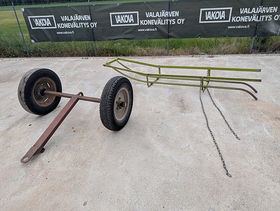 Claas Markant 41 paalaimesta paalirata väliakselilla
