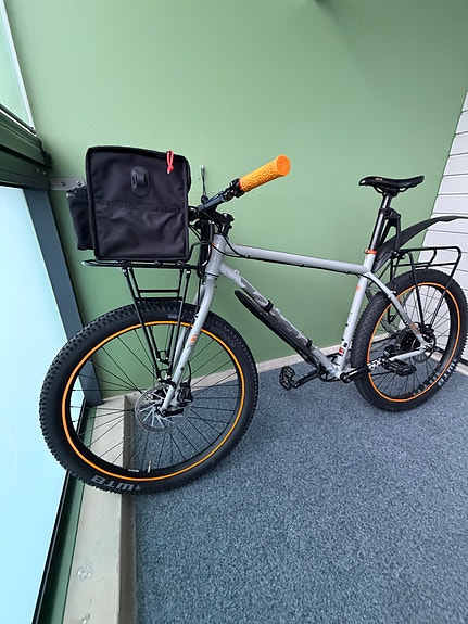 Kona Unit X, miesten polkupyörä kattavilla varusteilla,koko XL