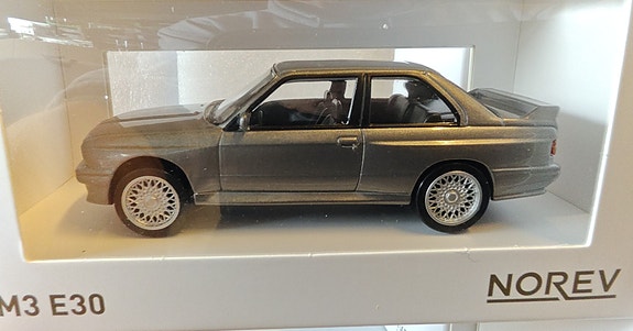 Pienoismalli BMW M3 E30 vh 1/43
