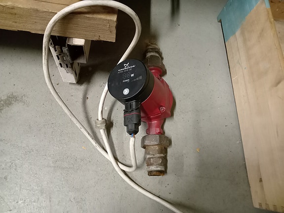 Grundfos Alpha1  25-40 kiertovesipumppu + Promix 25 säädin