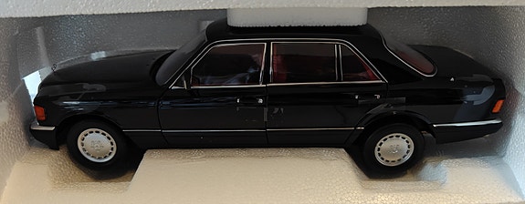 Pienoismalli Mercedes W126 560 SEL m 1/18