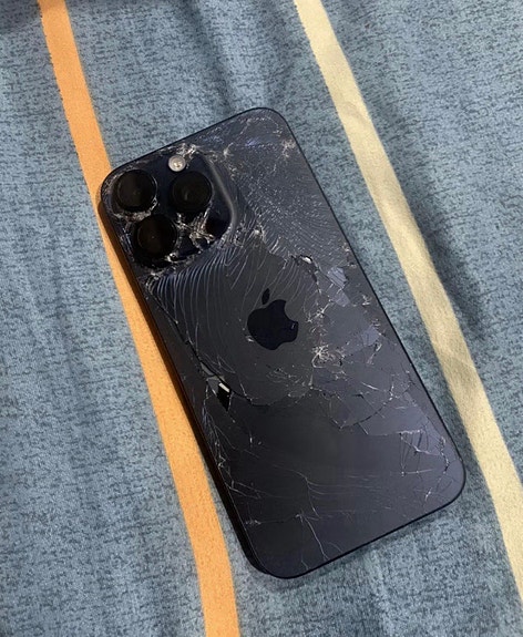 OSTAN kaikenlaisia iphoneja!