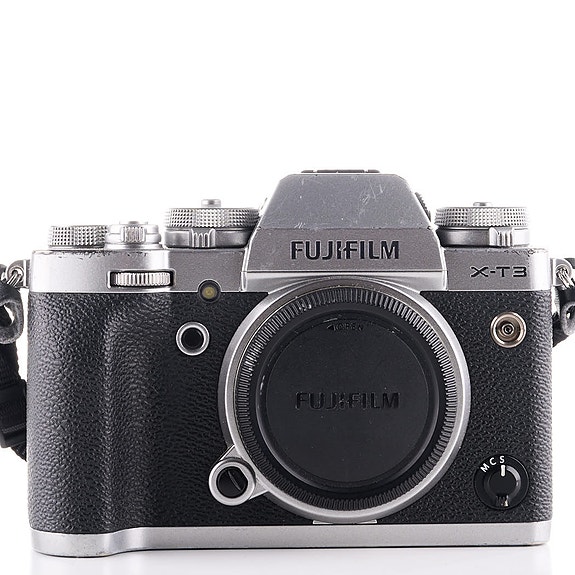 Fujifilm X-T3 -kamera + MHG-XT3 -kahva (sc. 4230) (käytetty)