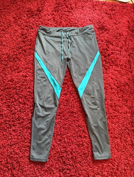 Legginsit