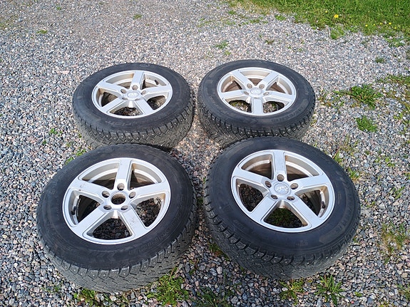 Nastarenkaat 15" aluvanteilla VW