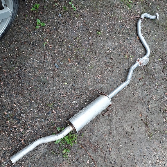 Uusi välivaimennin Toyota Yaris
