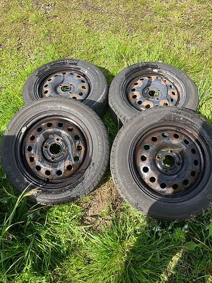 Kesärenkaat 195/60-15 Fordin vanteella