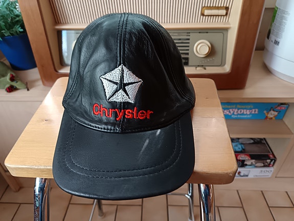 Chrysler - Musta nahkainen lippalakki