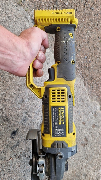 Stanley fatmax akku kulmahiomakone