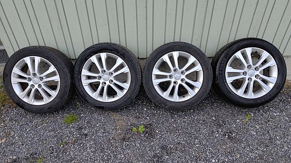 KIA Ceed alkuperäiset 16" aluvanteet + Nokian Hakka Green 3 kesärenkaat