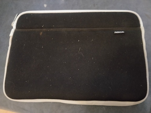 Nokia logolla tabletti laukku