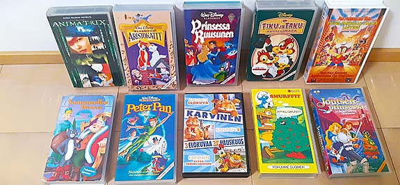 VHS-Elokuvia Karvinen Prinsessa Ruusunen Smurffit Tiku ja Taku yms
