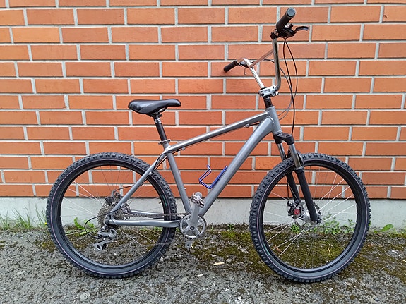 Cube maastopyörä, cruiser