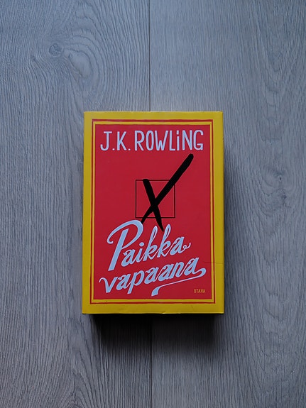 J.K. Rowling Paikka vapaana kovakantinen kirja