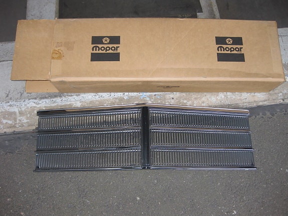 Chrysler LeBaron 1979 uusi maski, NOS