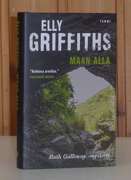 Griffiths Elly: Maan alla